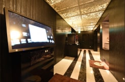 Reception desk & lobby